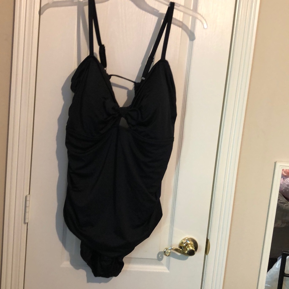 NWT TIME AND TRU. WOMEN ONE PIECE SWIMSUIT. 3X (24 W - 26 W)